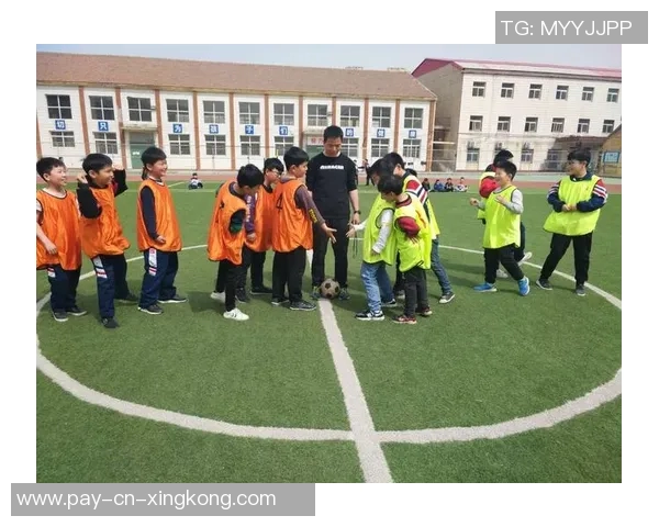 小足球赛的精彩瞬间与团队精神的完美展现